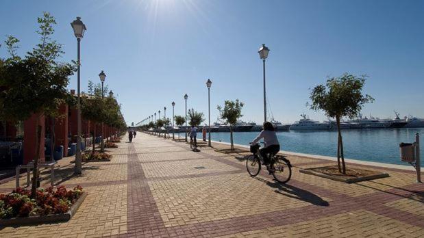 Seaside Apartment In Flisvos Marina Афіни Екстер'єр фото